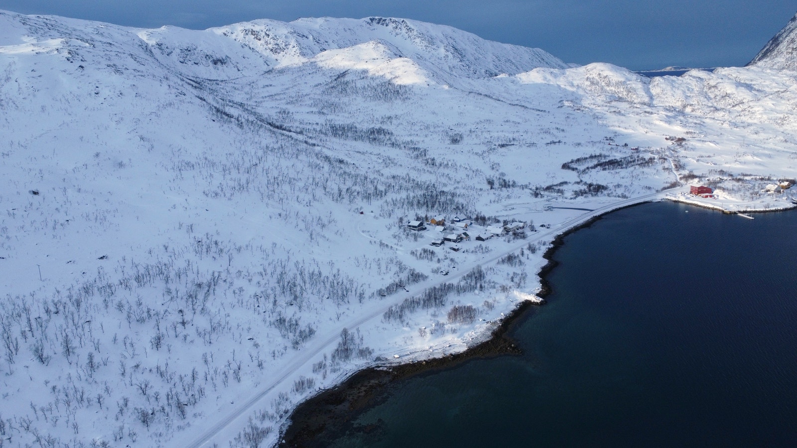 Flyfoto vinter - tomteområde på avstand Galleribilde