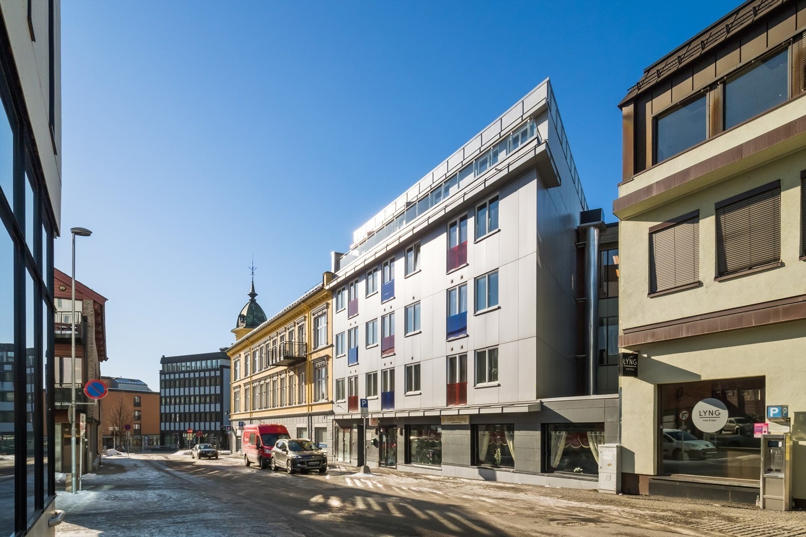 Leiligheten ligger sentralt og attraktivt til i Lillehammer sentrum med gangavstand til "alt". Galleribilde
