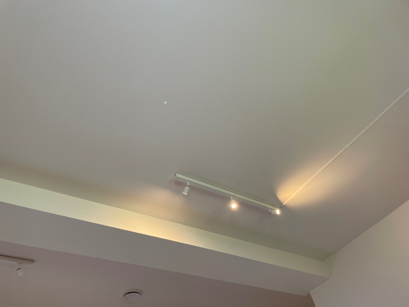 Kun strømsparende led-belysning i hele leiligheten Galleribilde