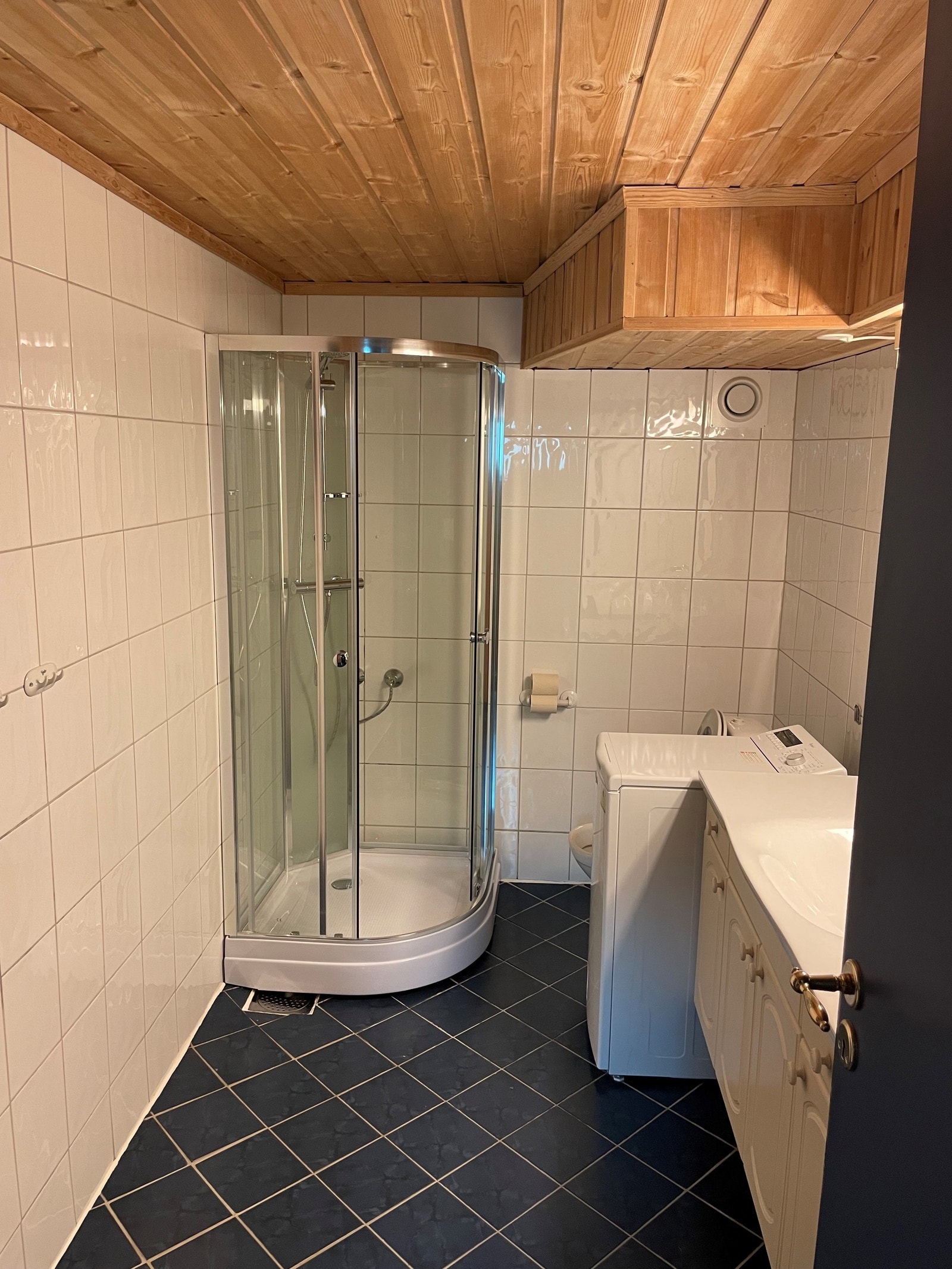 Bad med dusj fra 2022. Galleribilde