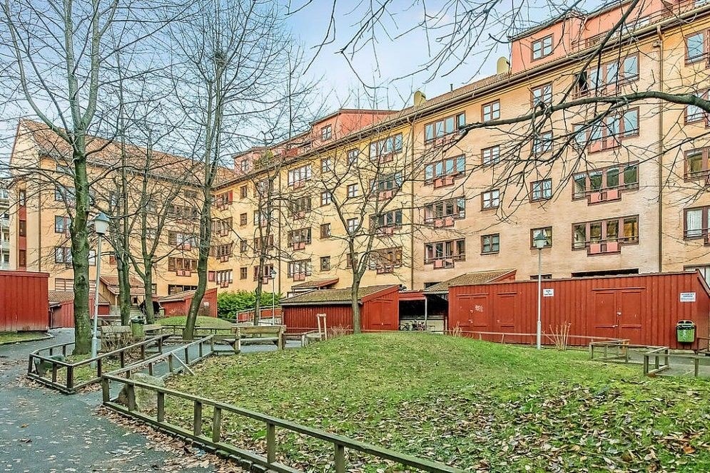 Fin Bakgård med masse grøntarealer Galleribilde