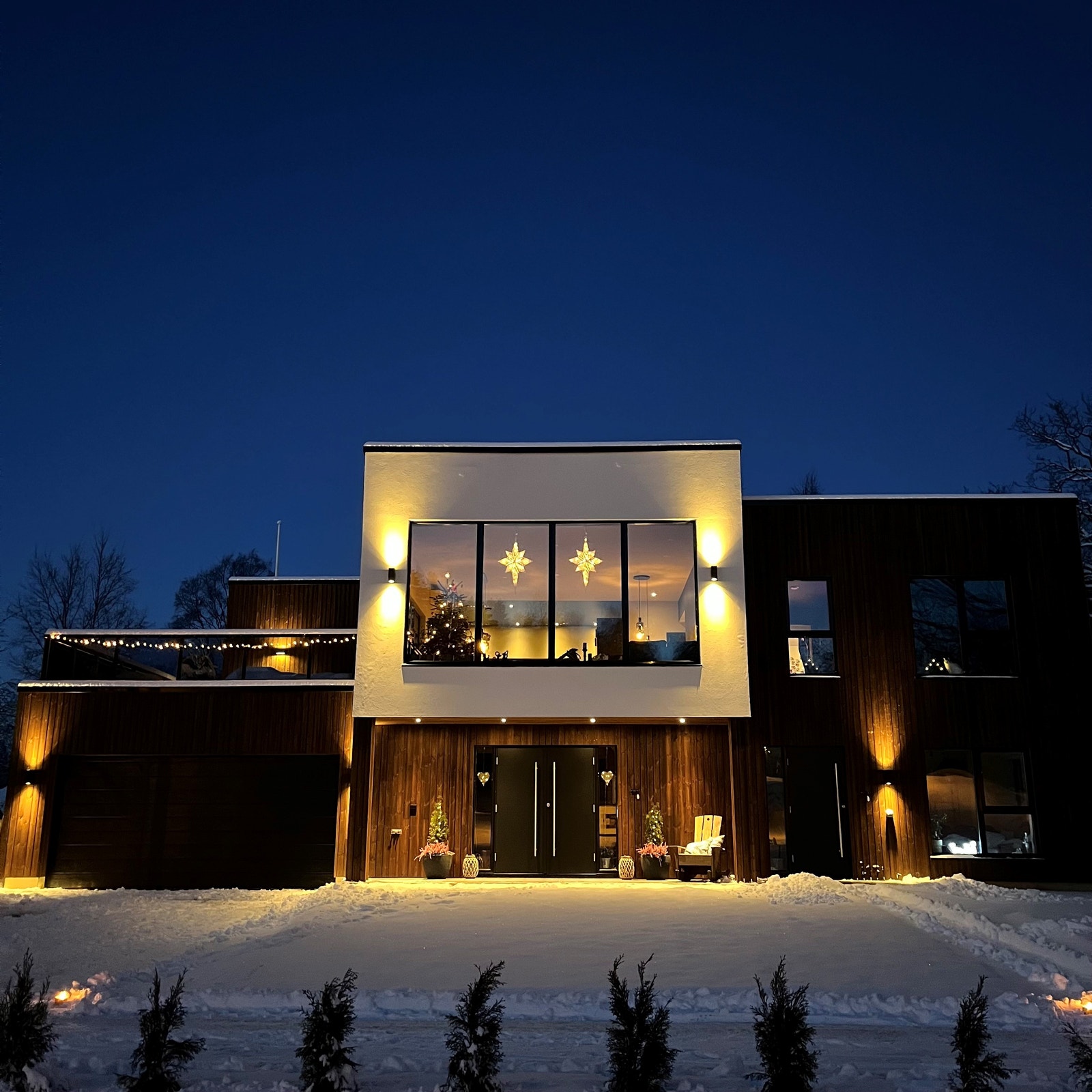 Leilighet i funkishus med inngang nederst til høyre Galleribilde