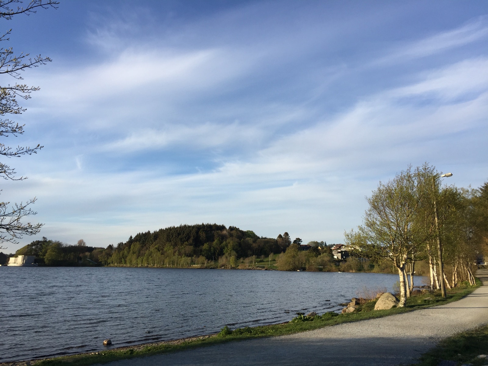 Badeplassen nedenfor leiligheten (Stokkavannet) Galleribilde
