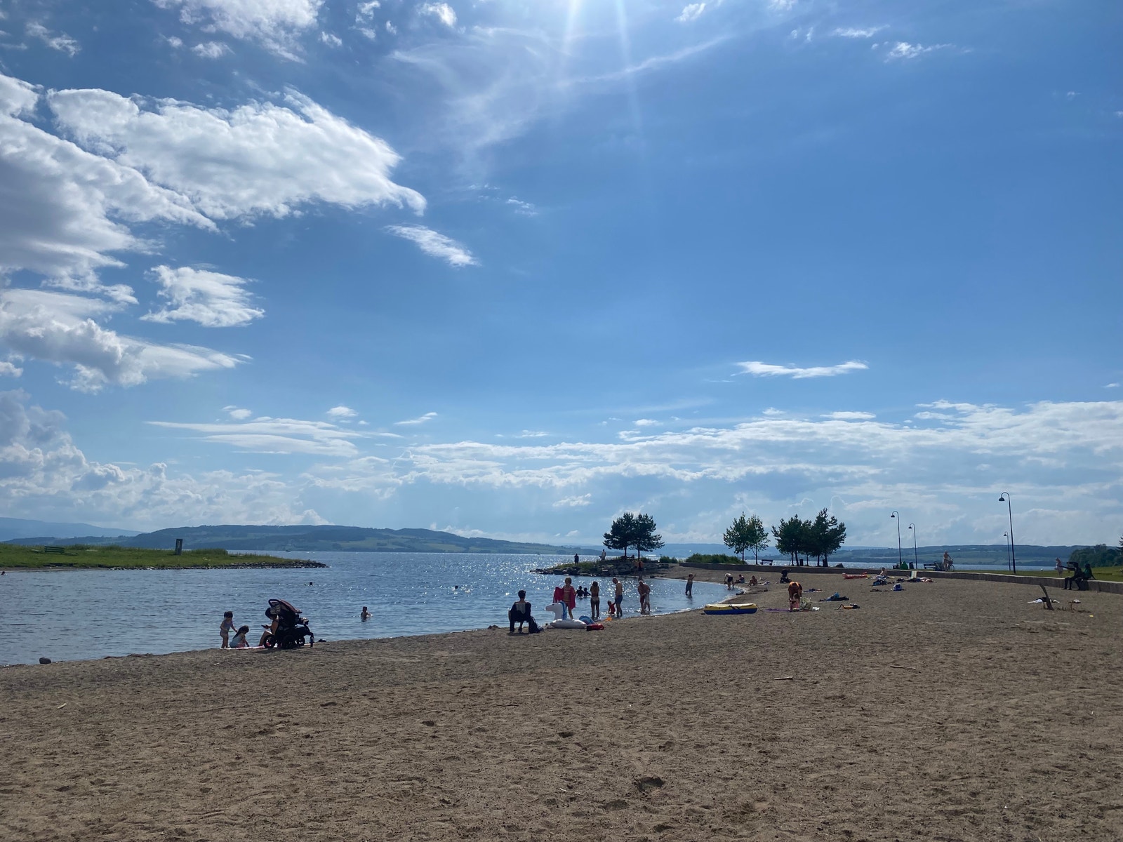 Flotte bademuligheter i Mjøsa i Hamar. Galleribilde
