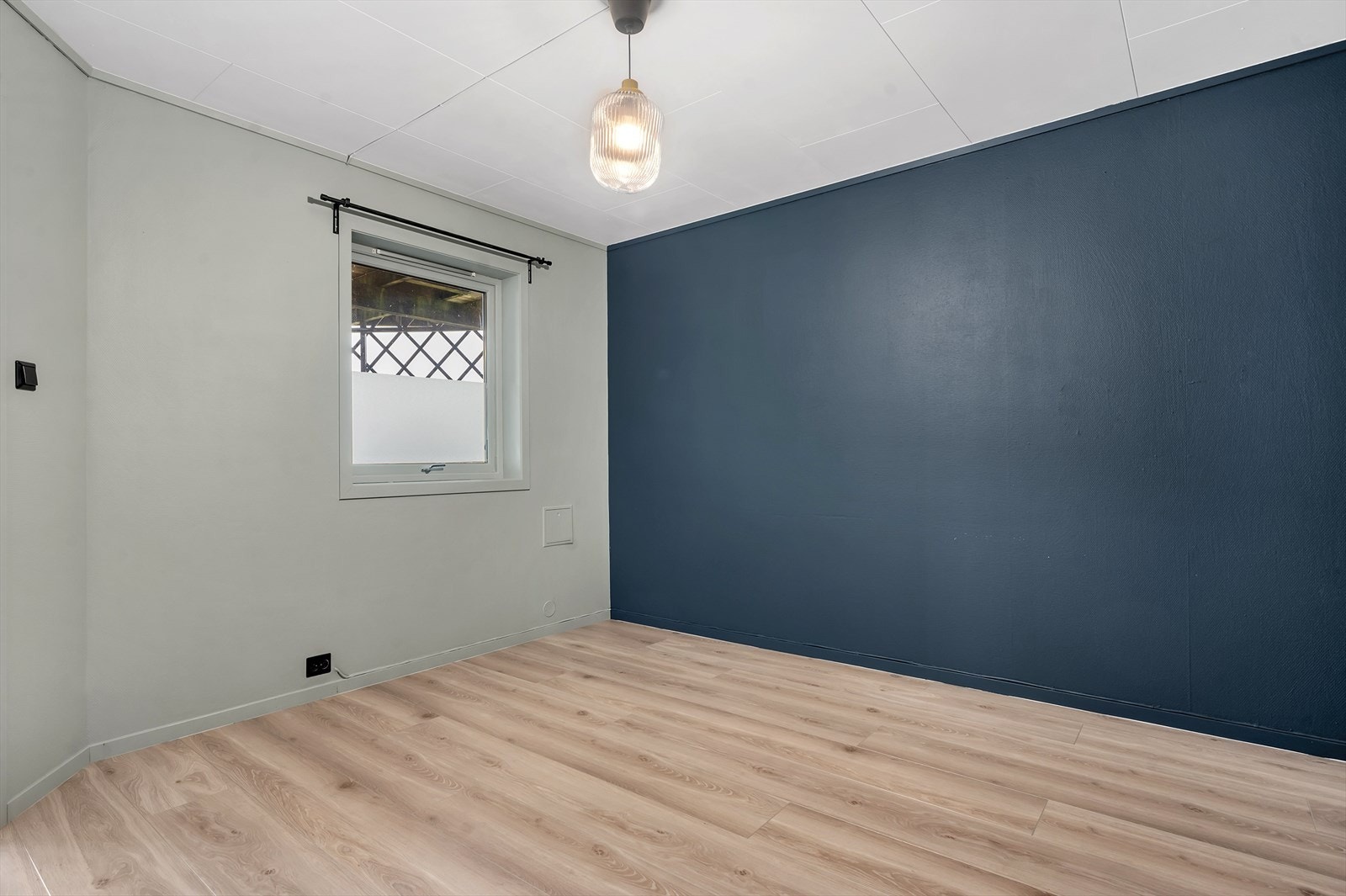 Soverom 2 med utsikt vendt ut mot havet Galleribilde