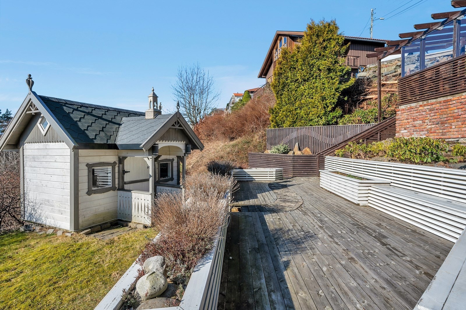 Lekehytte, koselig innredet med køyesenger og innlagt strøm Galleribilde