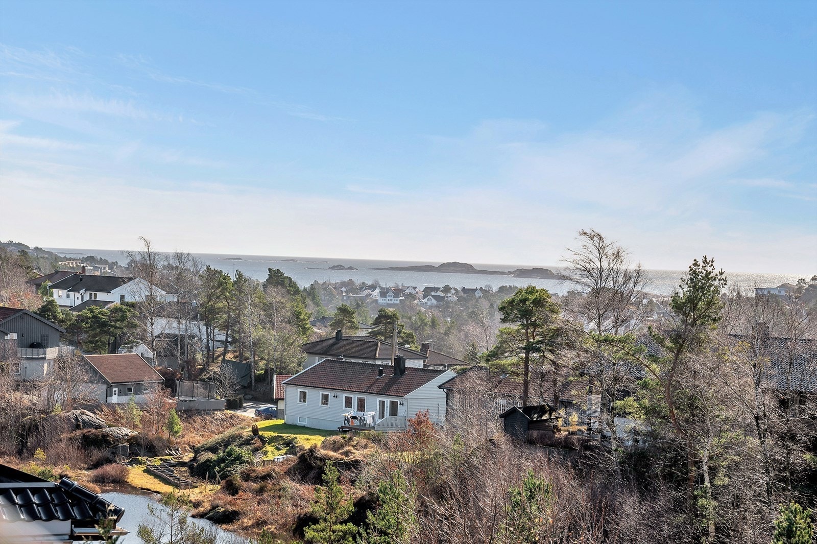 Utsikt ut fra kjøkkenvinduet, om morgenen får du soloppgangen herfra. Galleribilde