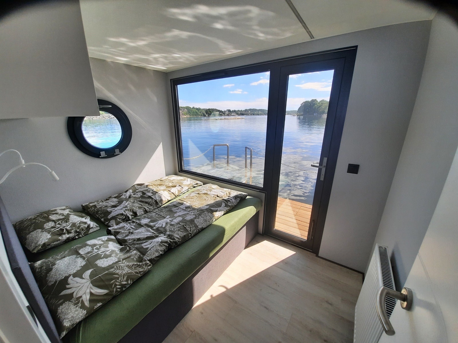 Et av de 2 soverommene på MaNena. Galleribilde