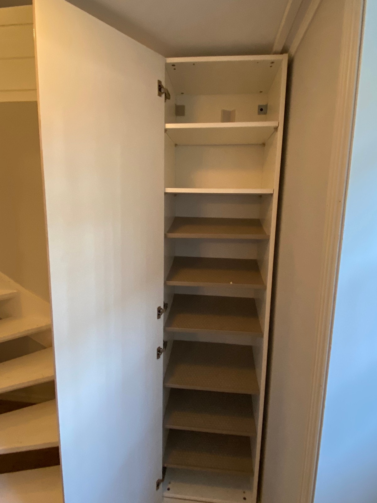 Skoskap ved inngangen til leiligheten Galleribilde
