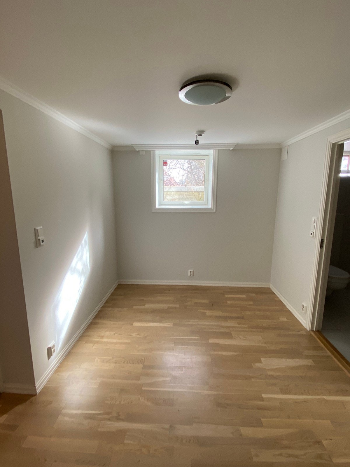 God plass til dobbeltseng (klesskap og kommode står der i dag) Galleribilde