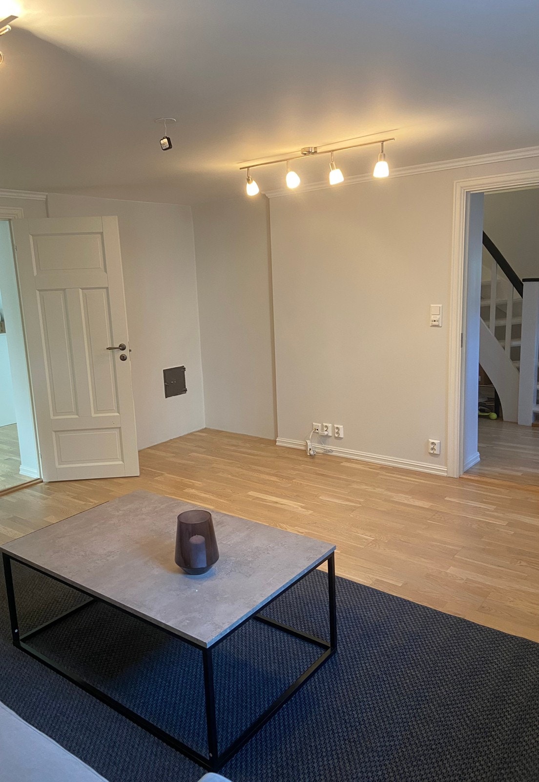 Opplegg for TV/Internett (Fiber) på vegg Galleribilde
