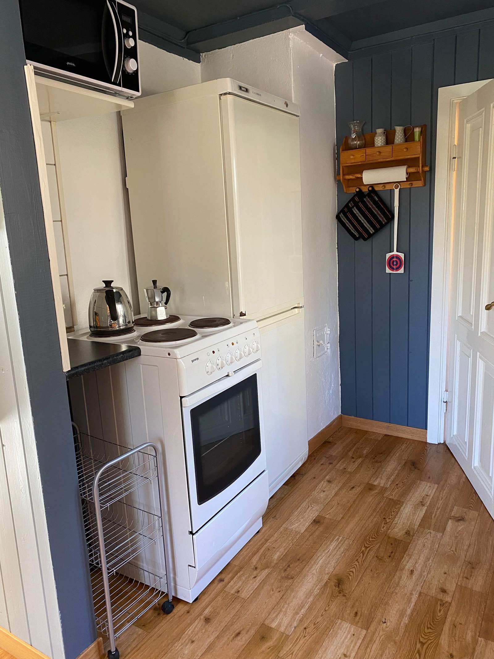 Komfyr, mikro, kjøleskap og frys Galleribilde