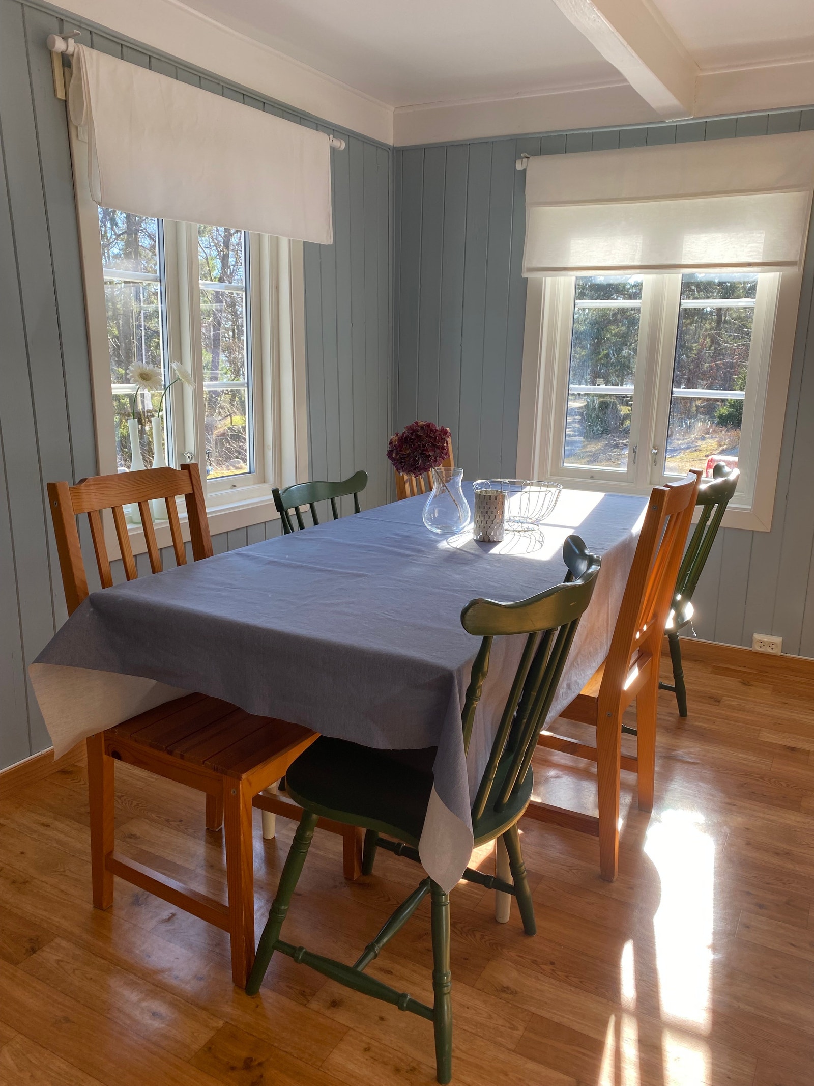 Spisebord med plass til 6 stk Galleribilde