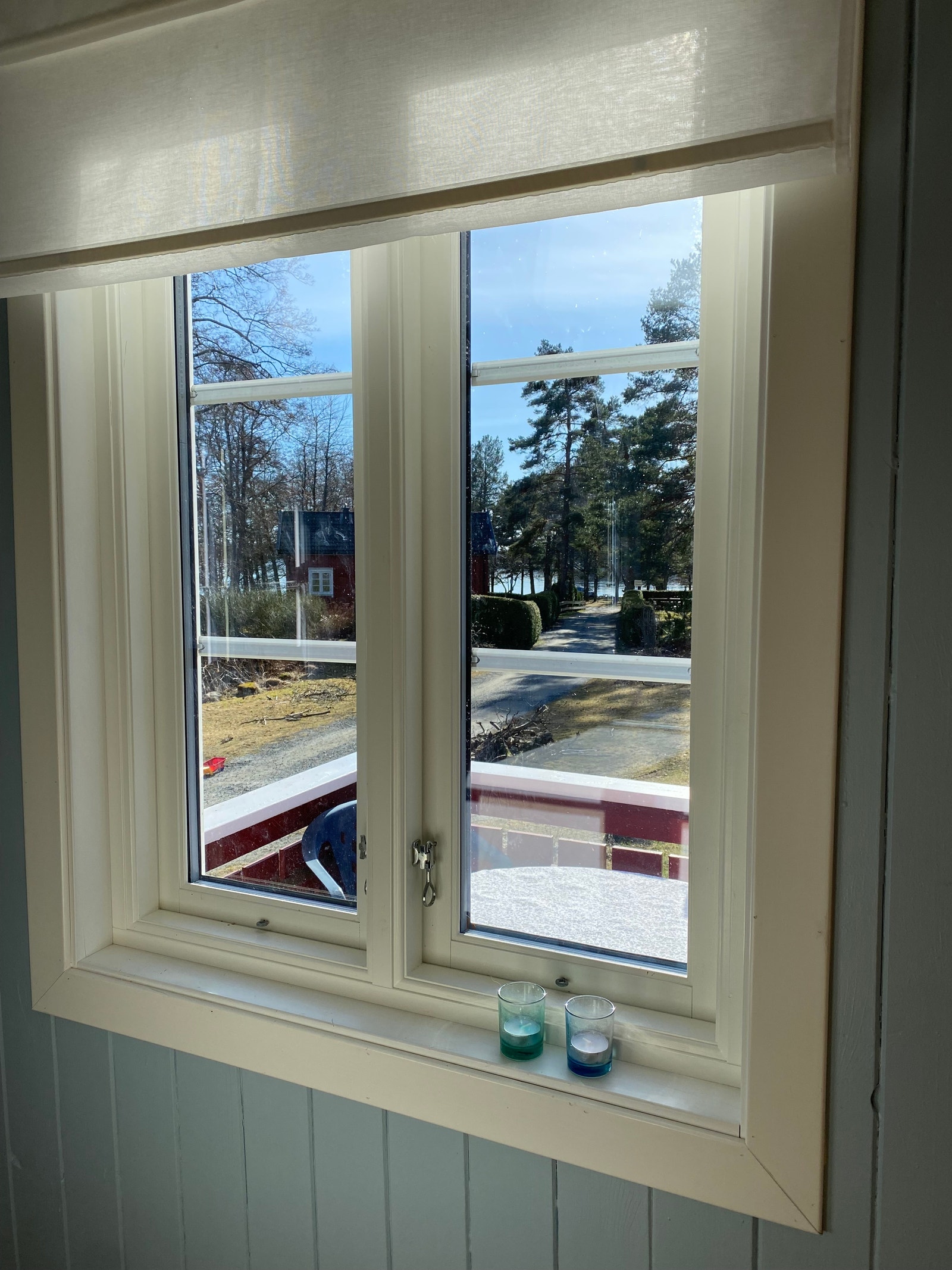 Utsikt til sjøen Galleribilde