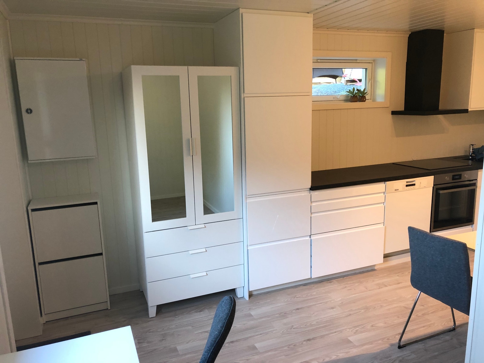 Nytt kjøkken med varme i gulv Galleribilde