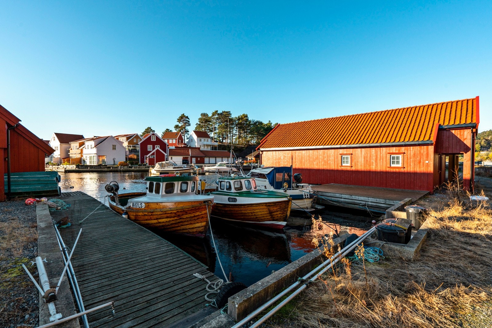 Fra båtplassene ved Furuholmen Galleribilde