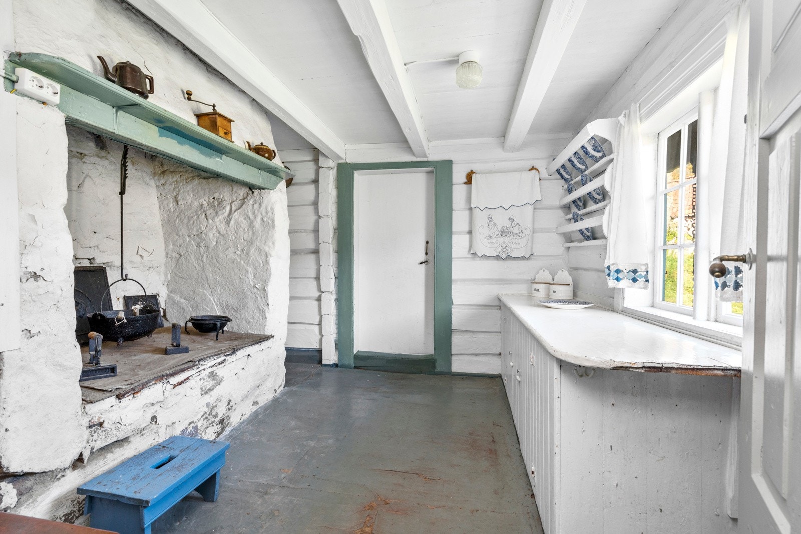 Kjøkken med grue som ikke kan brukes Galleribilde