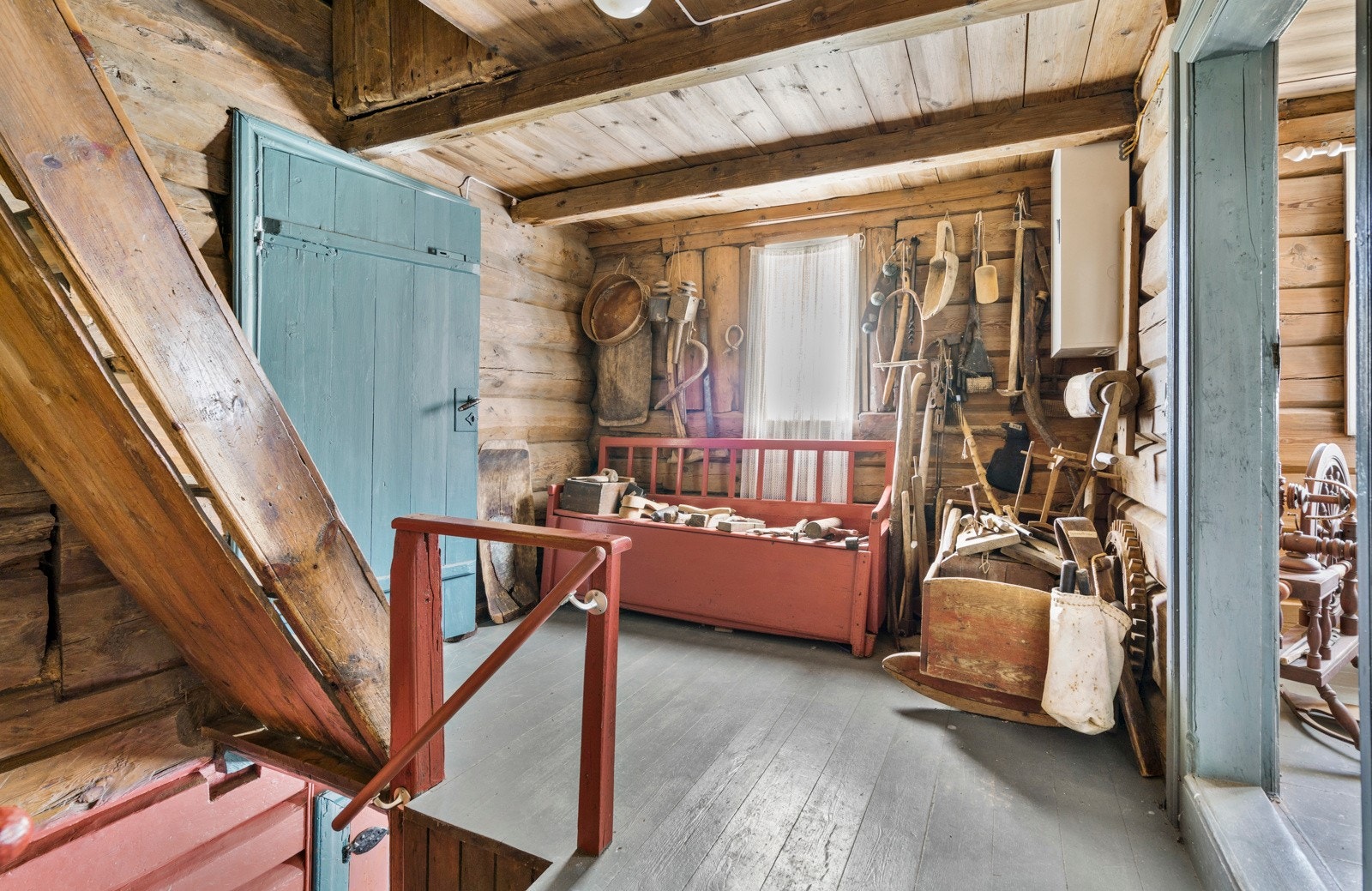 Gang 2.etg. med trapp til kryploft Galleribilde