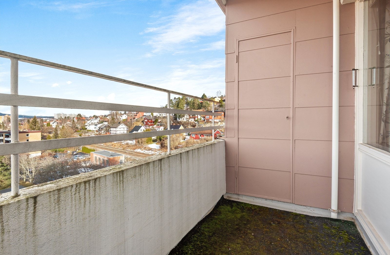 Leiligheten har to solrike balkonger. Galleribilde