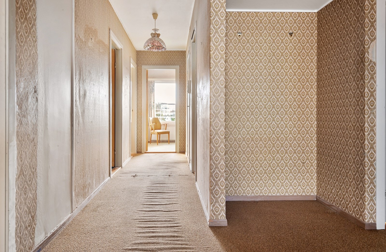 Rikelig med gjennomgående lys i leiligheten. Galleribilde