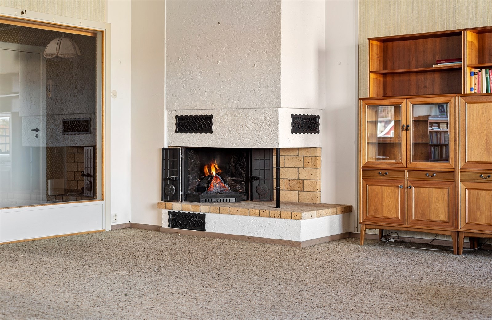 Hyggelig ildsted som varmet godt på kalde vinterdagene. Pipeløpene ble rehabilitert i 2021. Galleribilde