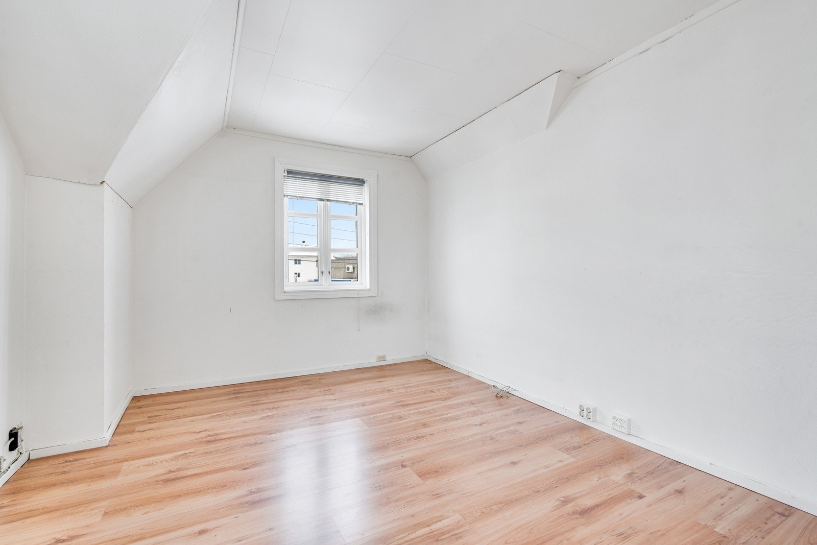 Soverom/Stue. Galleribilde