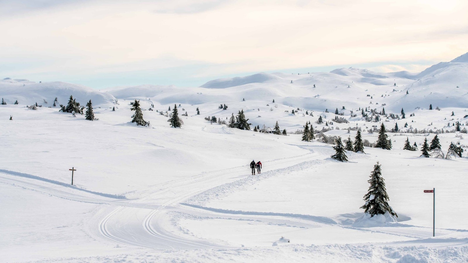 Du kan gå milevis innover fjellet. Galleribilde