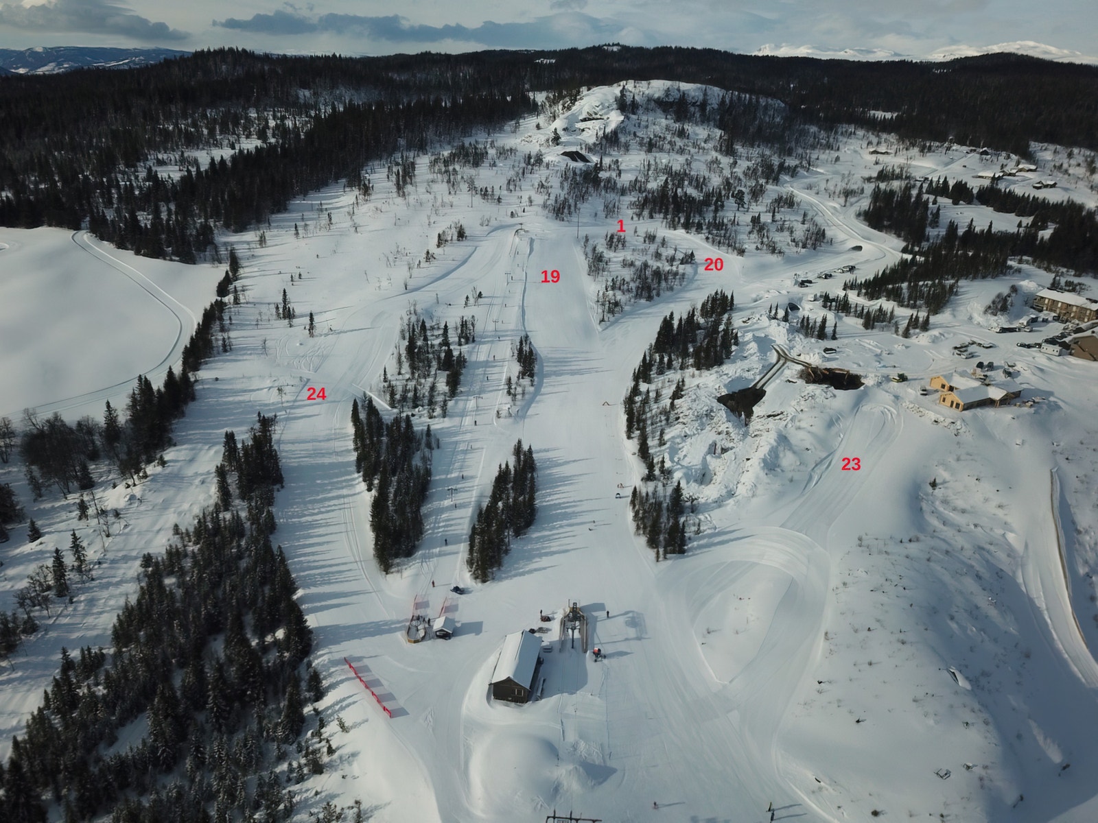 Familieområdet på toppen av skisenteret. Galleribilde