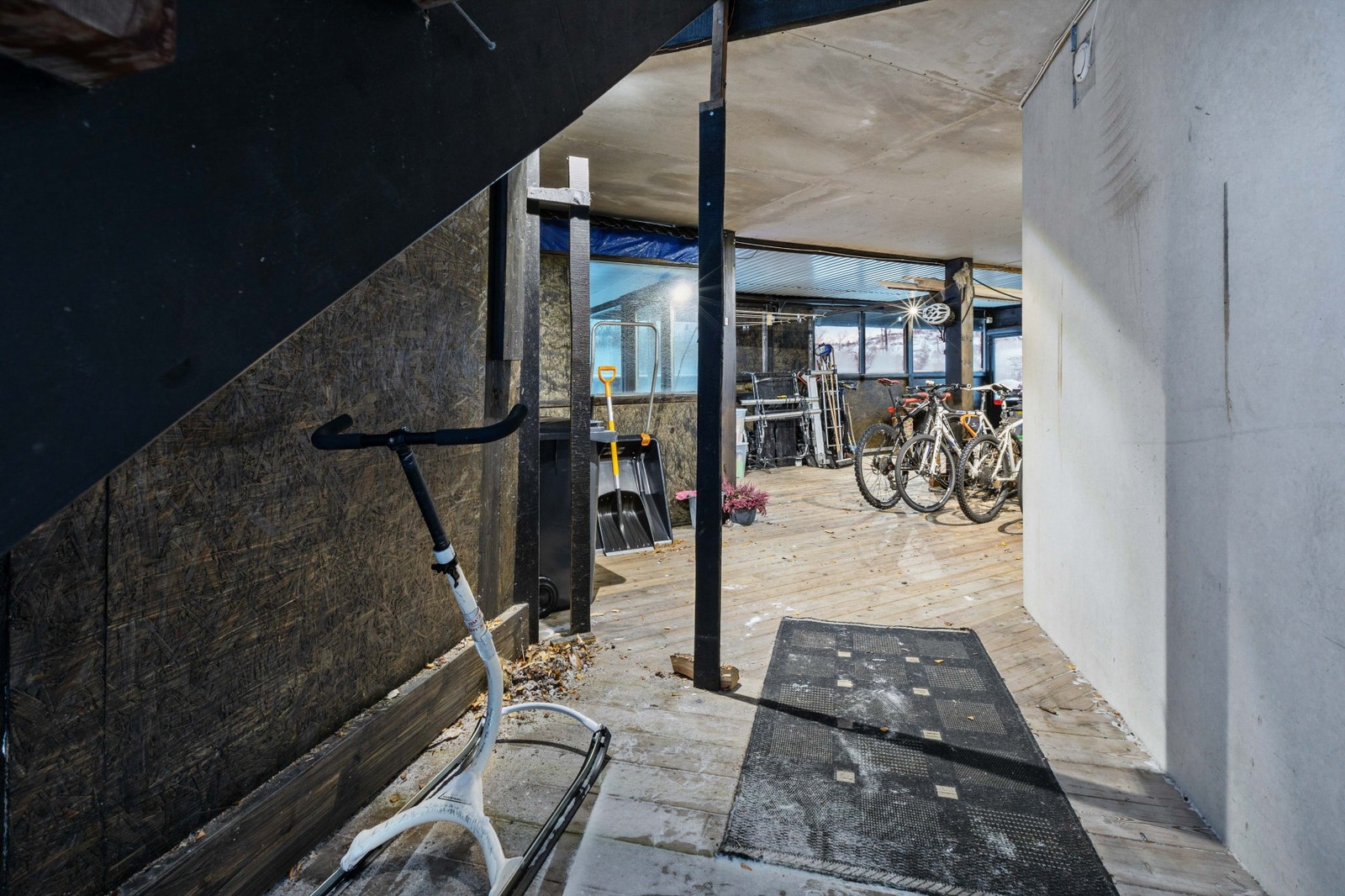 Veldig romslig lagringsplass Galleribilde