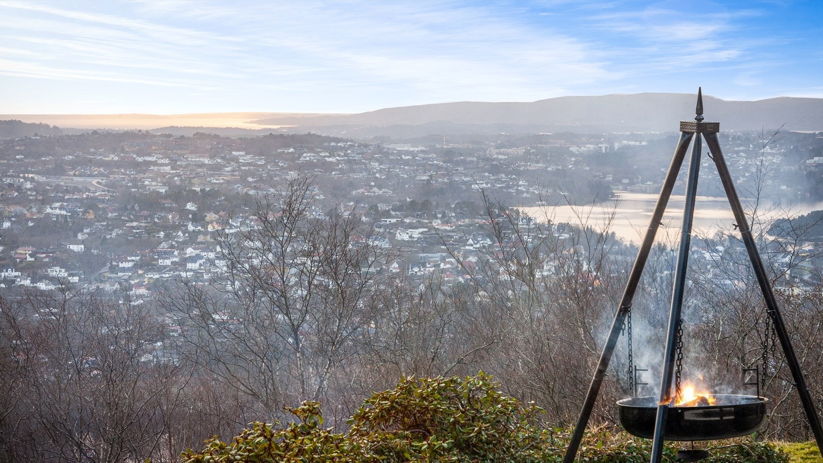 - Boligen har en attraktiv og nydelig beliggenhet i Furudalen. Her ligger man tilbaketrukket og rolig til i et flott boligområde - Galleribilde