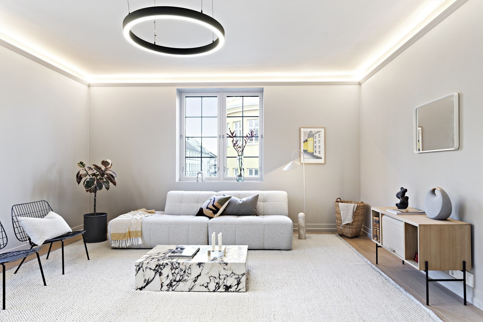 Leiligheten fremstår som sjeldent helhetlig og gjennomført, og er meget godt planlagt ned til hver minste detalj med interiørkonsulenter. Galleribilde