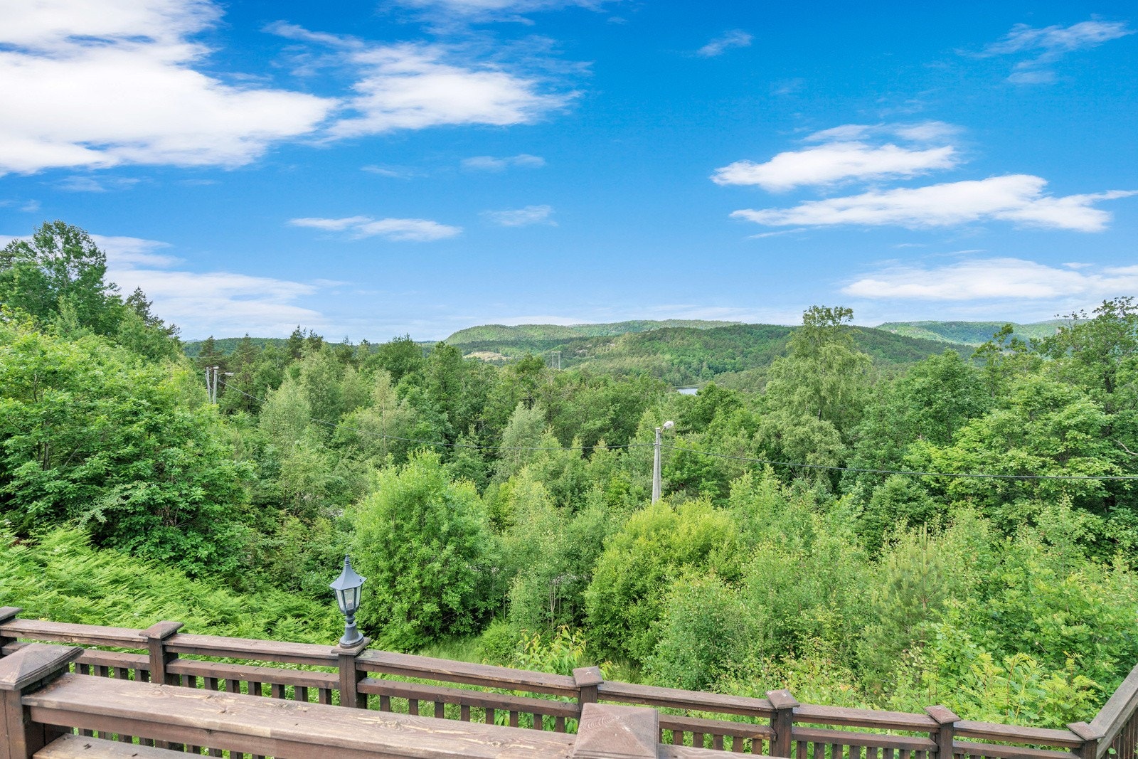 Stor, sydvestvendt terrasse med nydelig utsikt over Jegersberg. Galleribilde