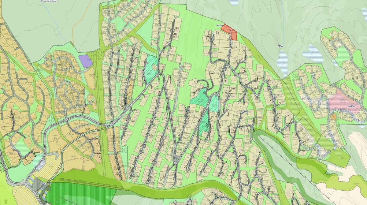Begge tomtene har god størrelse på henholdsvis 1 607 m² og 1 807 m² Galleribilde