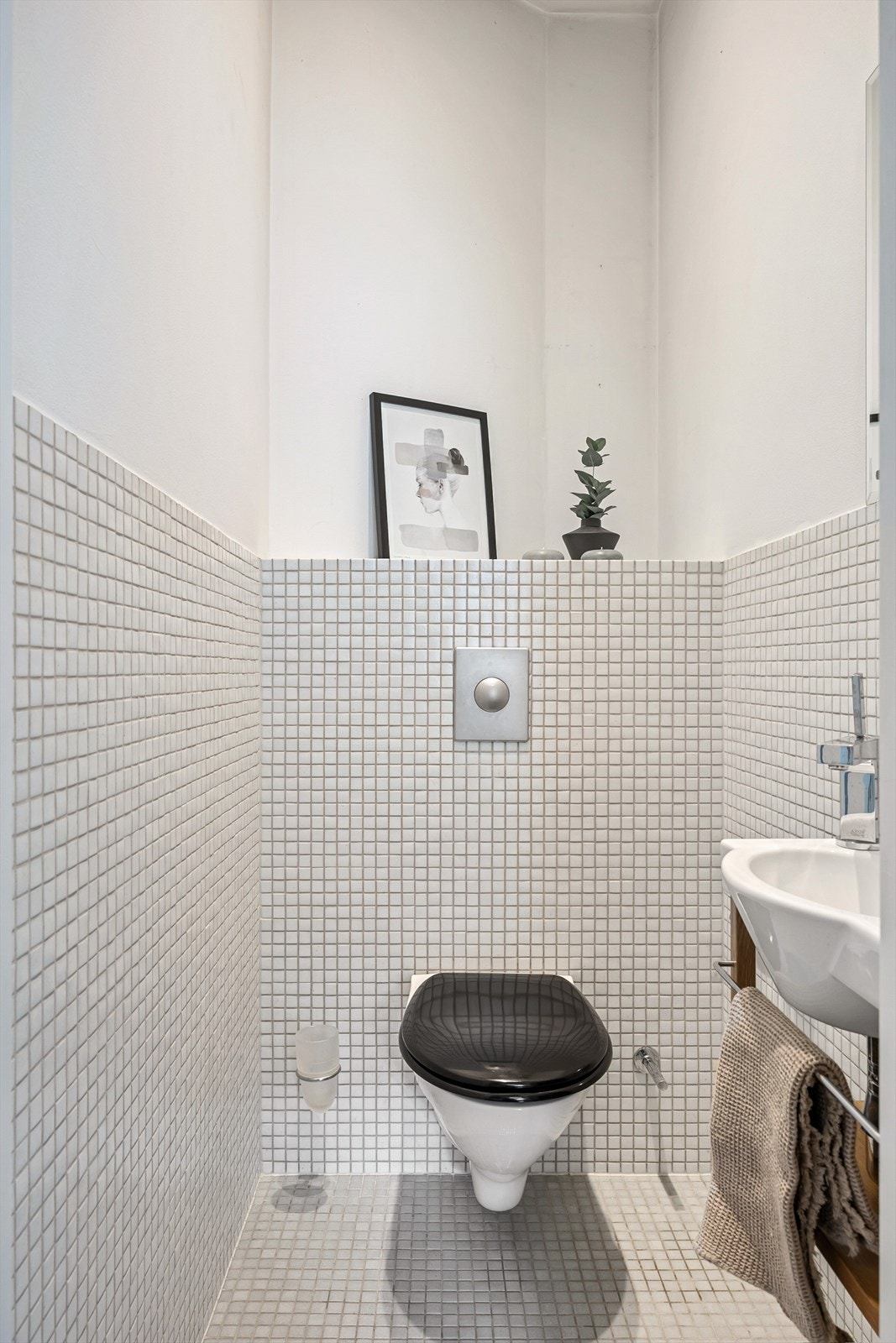 Flislagt toalett med gulvvarme Galleribilde