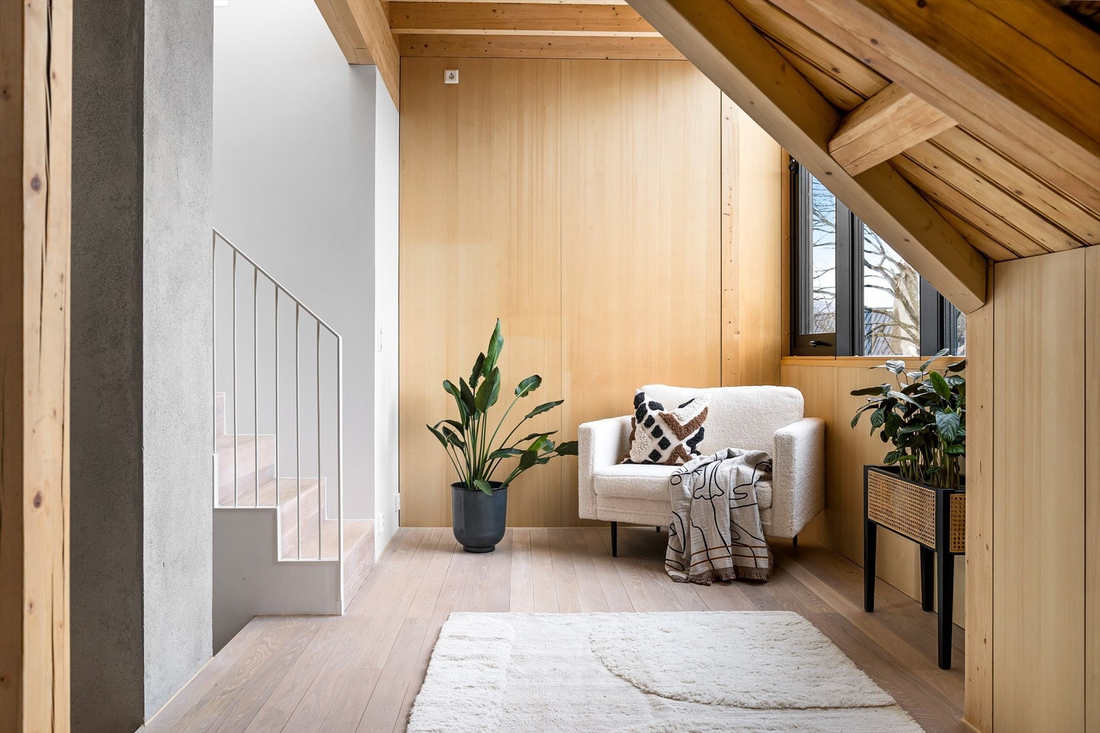 Trappoppgangen har også et areal som kan benyttes til et loungeområde, et bibliotek, eller for eksempel et ytterligere kontor Galleribilde