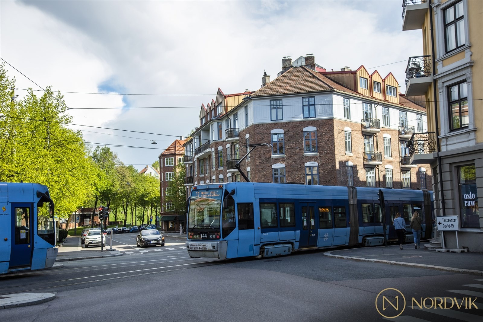 Det er offentlig kommunikasjon i umiddelbar nærhet Galleribilde