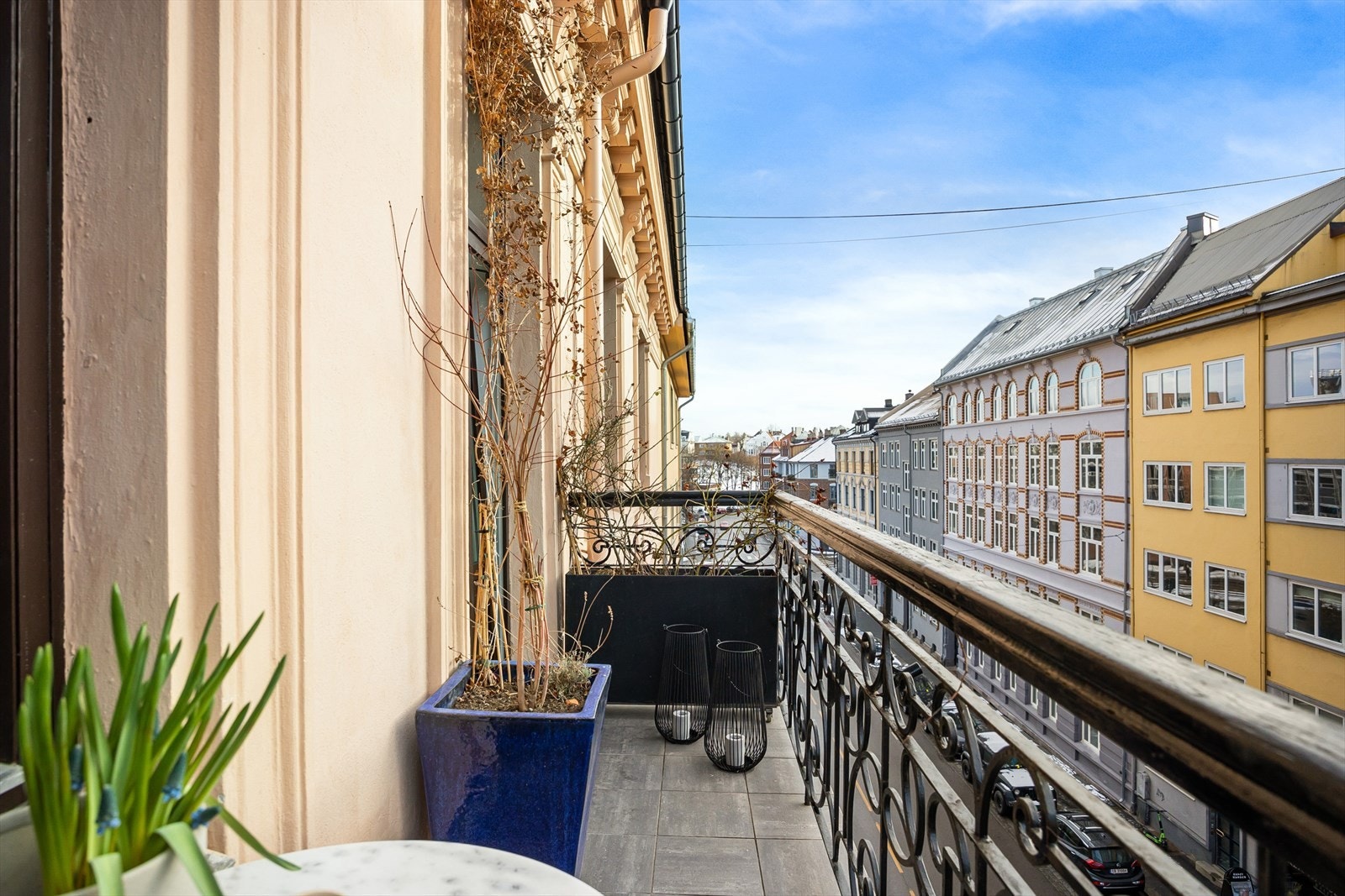 Balkongen er ca. 4 kvm og vender ut mot Ullevålsveien Galleribilde