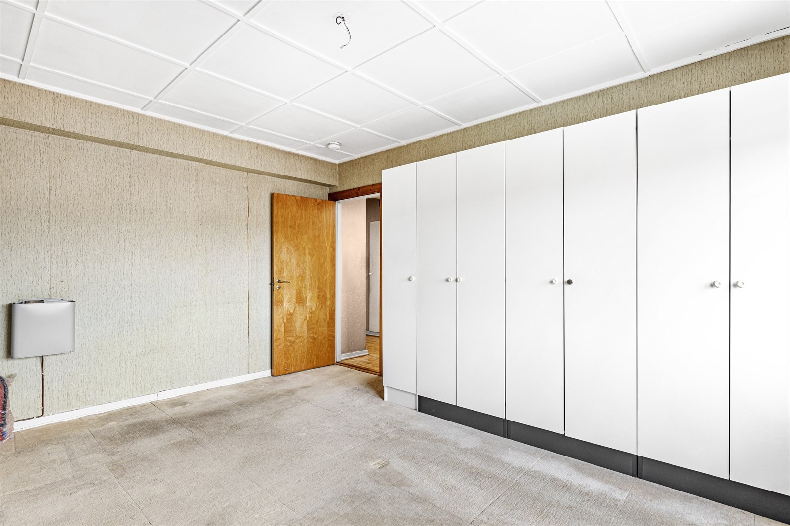 Godt med skapplass på soverommet. Galleribilde