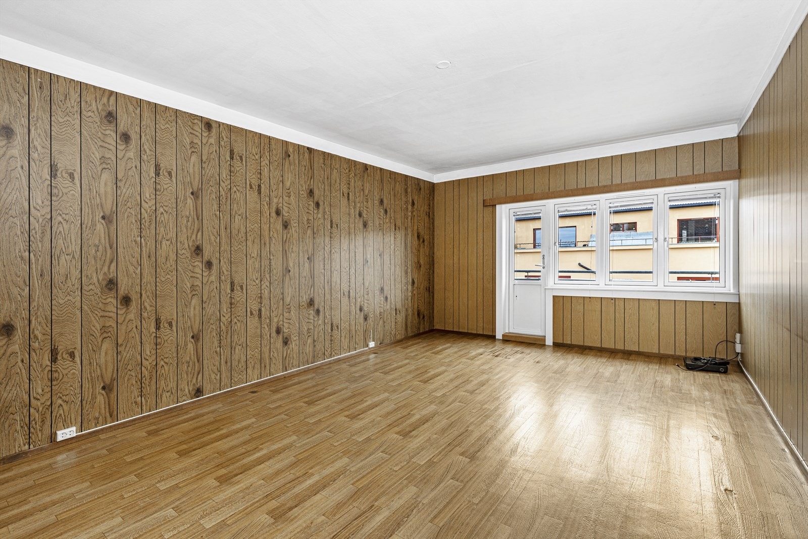 Leiligheten har god størrelse (61 m² P-rom) og har vedovn samt to balkonger. Galleribilde