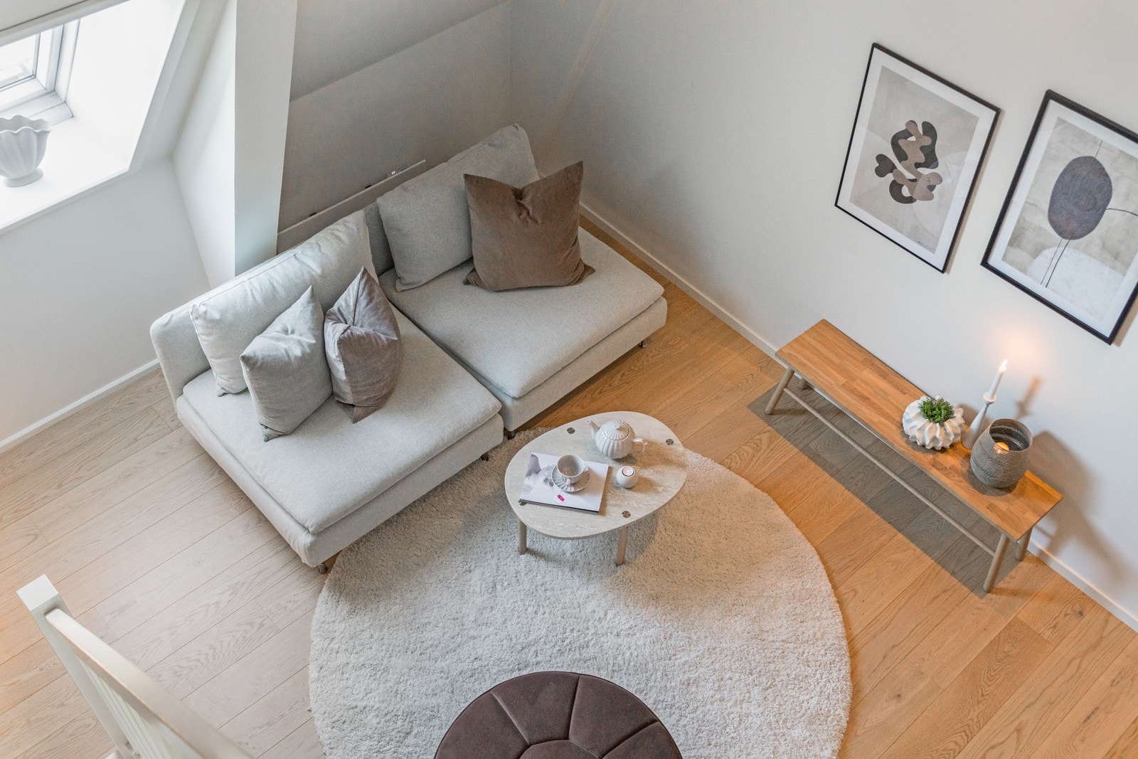 Her har du en romslig planløsning med åpen stue- og kjøkkenløsning på hele 42,5 m² Galleribilde