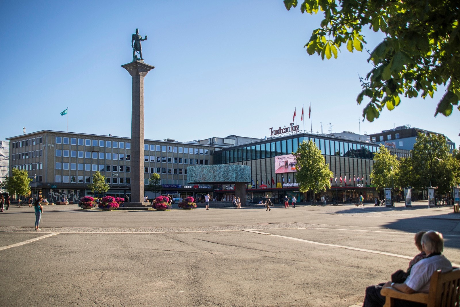 Trondheim Torg ligger kun noen hundre meter unna leiligheten, og har et bredt utvalg av fasiliteter som butikker og spisesteder Galleribilde