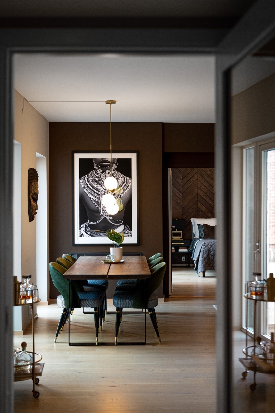 Glassdør mellom stue og gang. Galleribilde