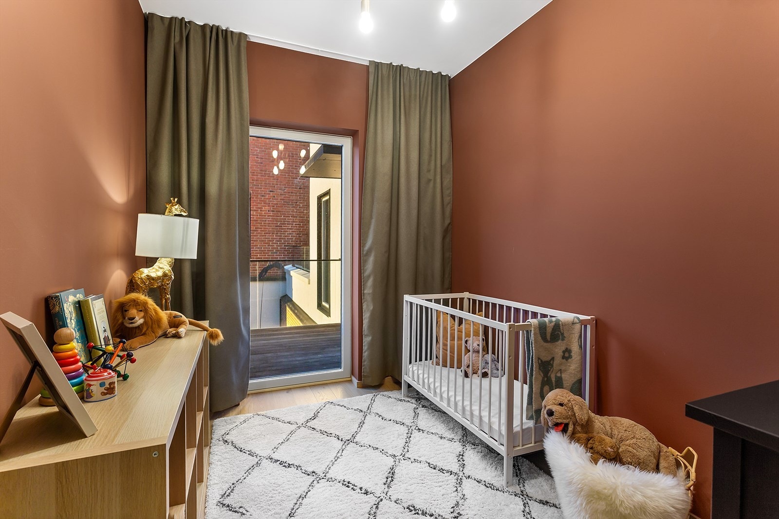 Soverom III har også store vindusflater og god takhøyde (2,7m). Galleribilde