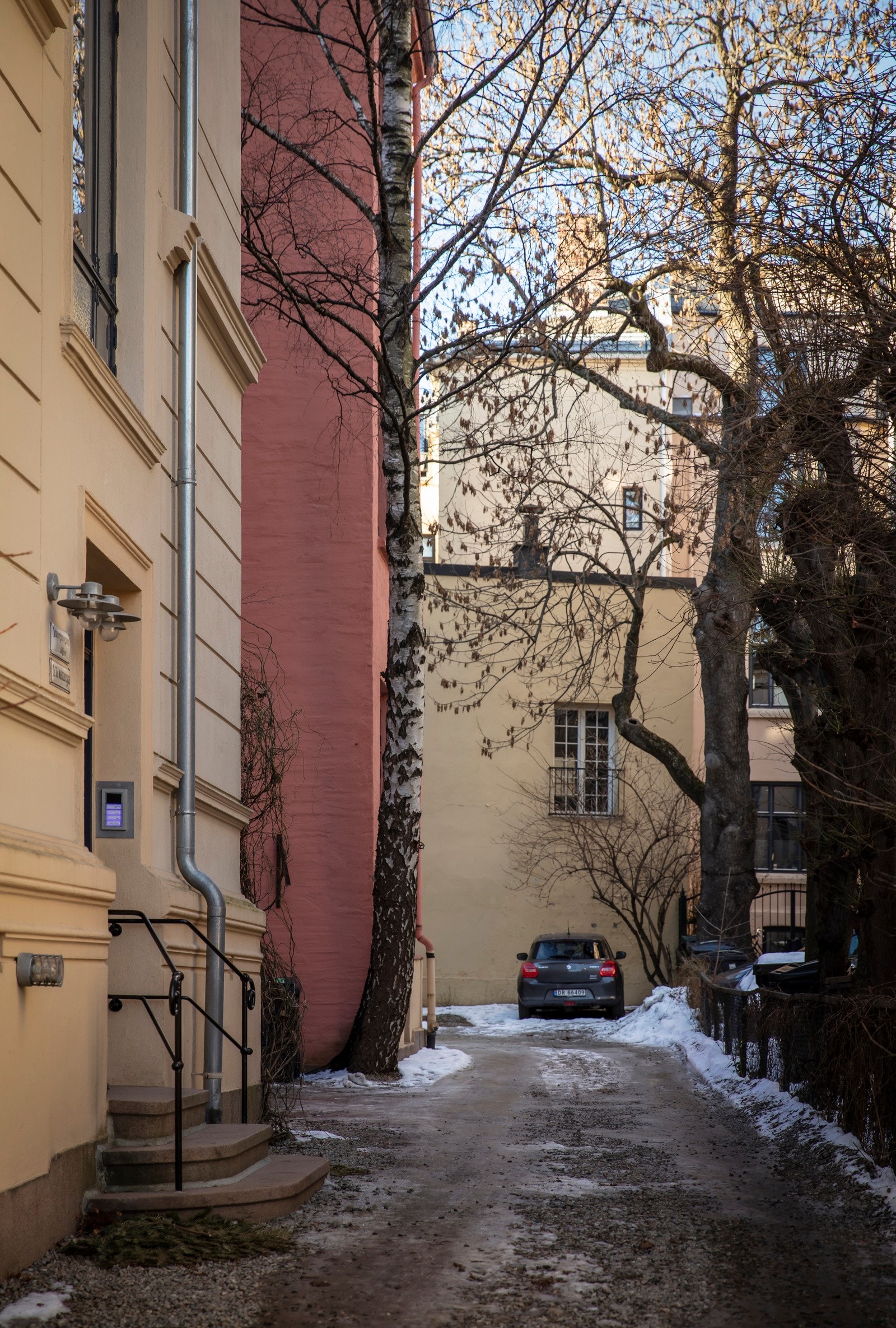 Parkeringsplass i bakgården. Veldrevet og et hyggelig sameie uten gjeld. Galleribilde
