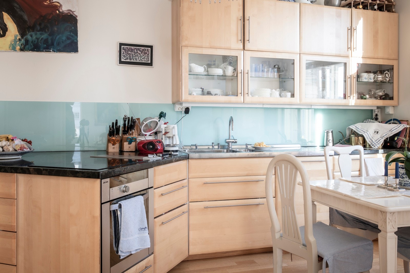 Kjøkken med spiseplass Galleribilde