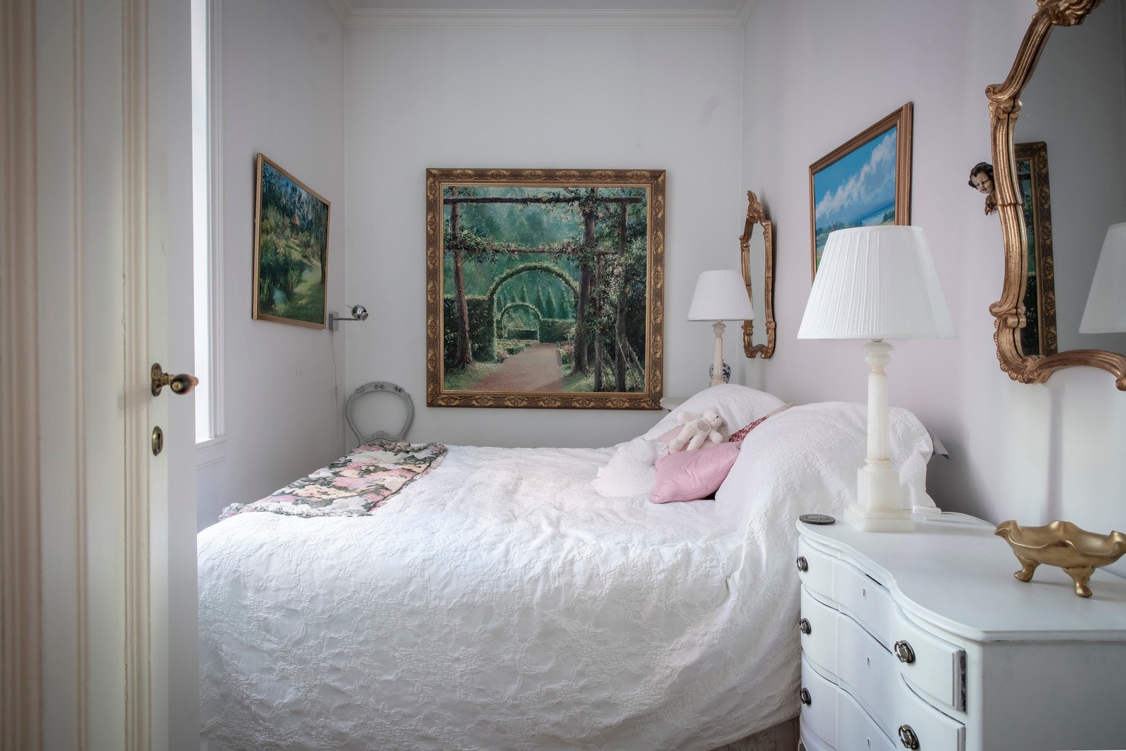 Soverom mot bakgård Galleribilde