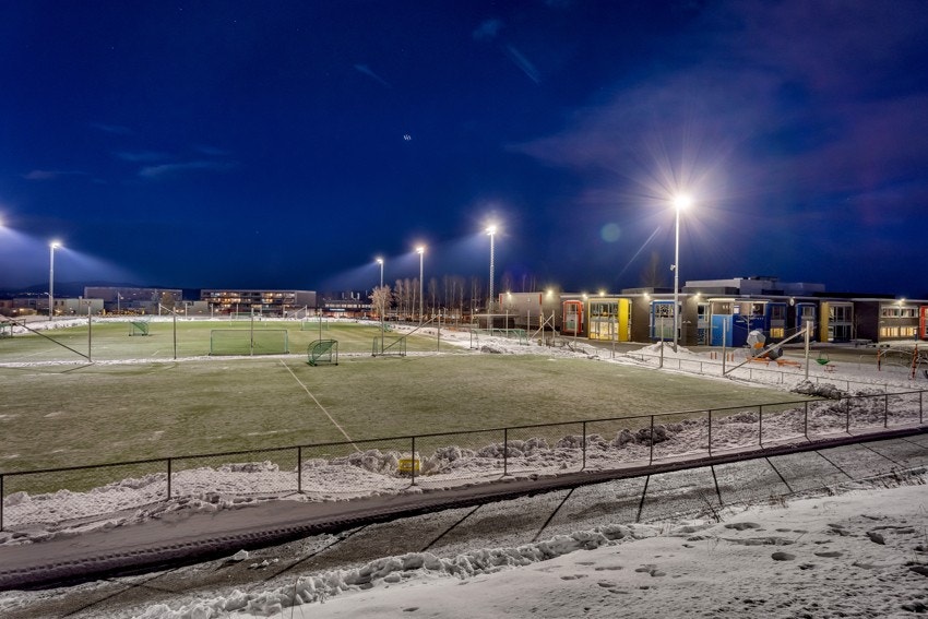 Skjetten har flere aktivitetstilbud for barn- og ungdom. Man kan blant annet velge aktiviteter som fotball, håndball, vollyball, baksetball, svømming med mer. Galleribilde