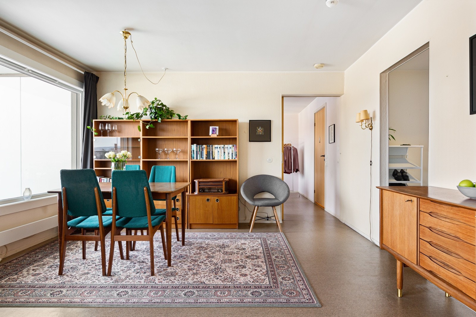 Leiligheten måler romslige 66 kvm og har en praktisk planløsning. Galleribilde