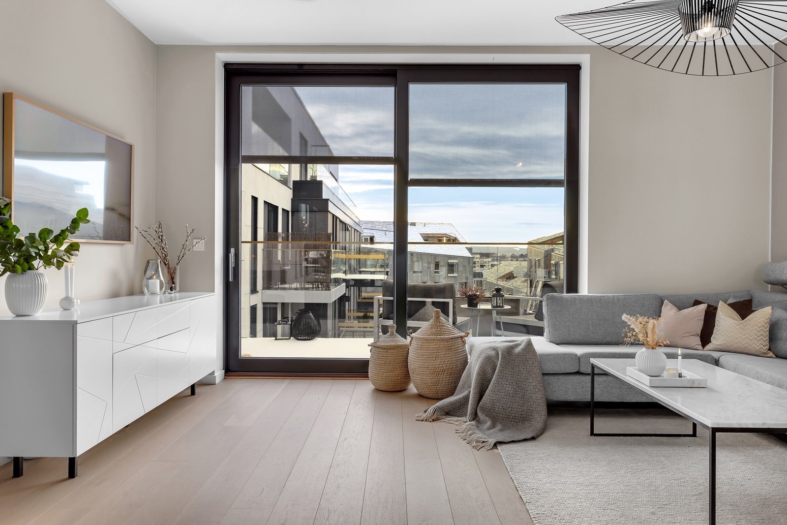 Praktisk løsning med motoriserte screens Galleribilde