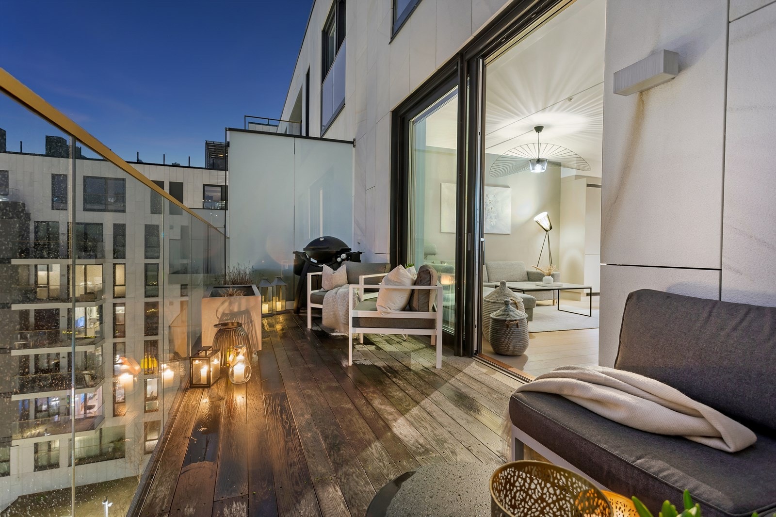 Sol fra ca. 12:30-20:00 om sommeren Galleribilde